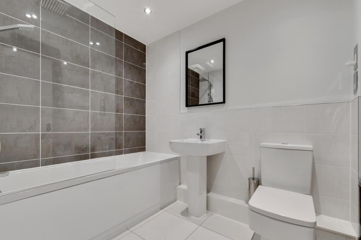 1 Bed Modern Apartment In A Converted Mill Leeds  Exterior foto